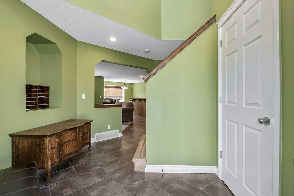 158 New Brighton Lane SE, Calgary — photo 2 of 43