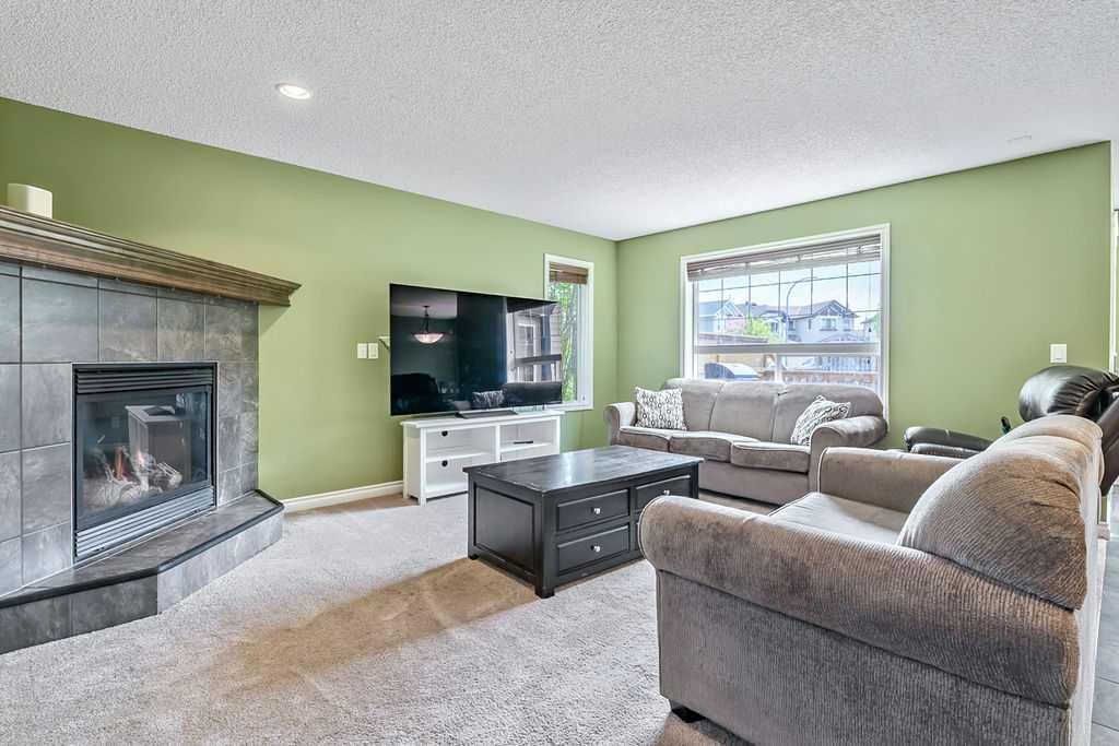 158 New Brighton Lane SE, Calgary — photo 5 of 43