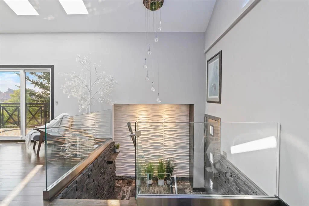 618 10 Street NE, Calgary — photo 4 of 47