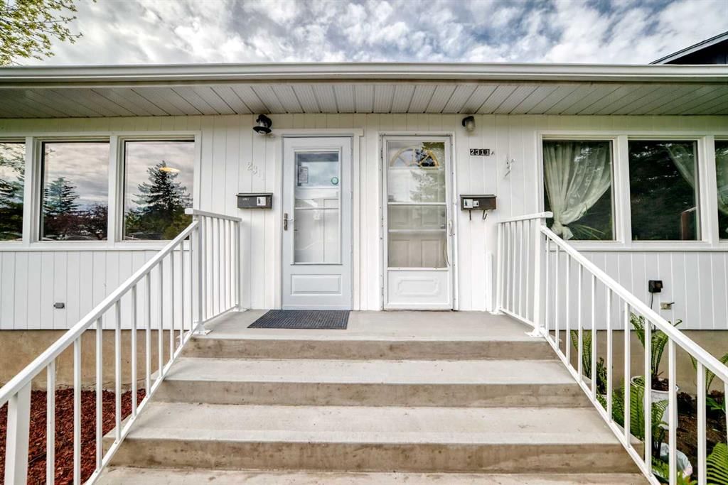 2311 Westmount Road NW, Calgary — photo 3 of 45