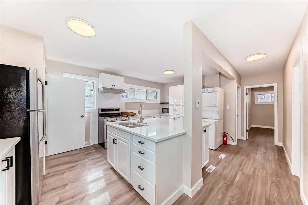 2311 Westmount Road NW, Calgary — photo 5 of 45