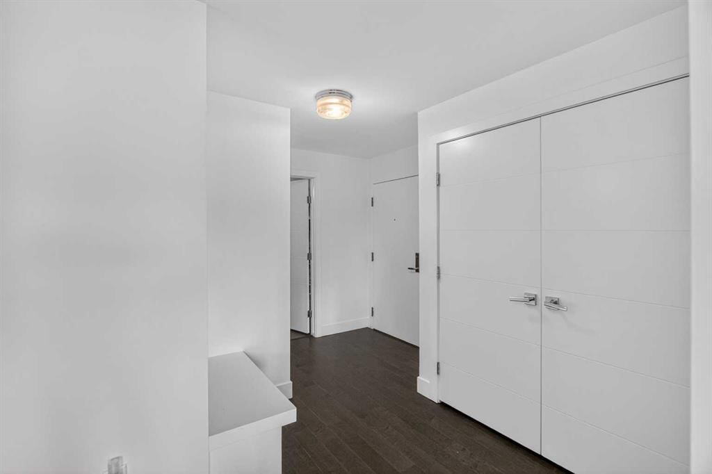 702, 1001 14 Avenue SW, Calgary — photo 2 of 30