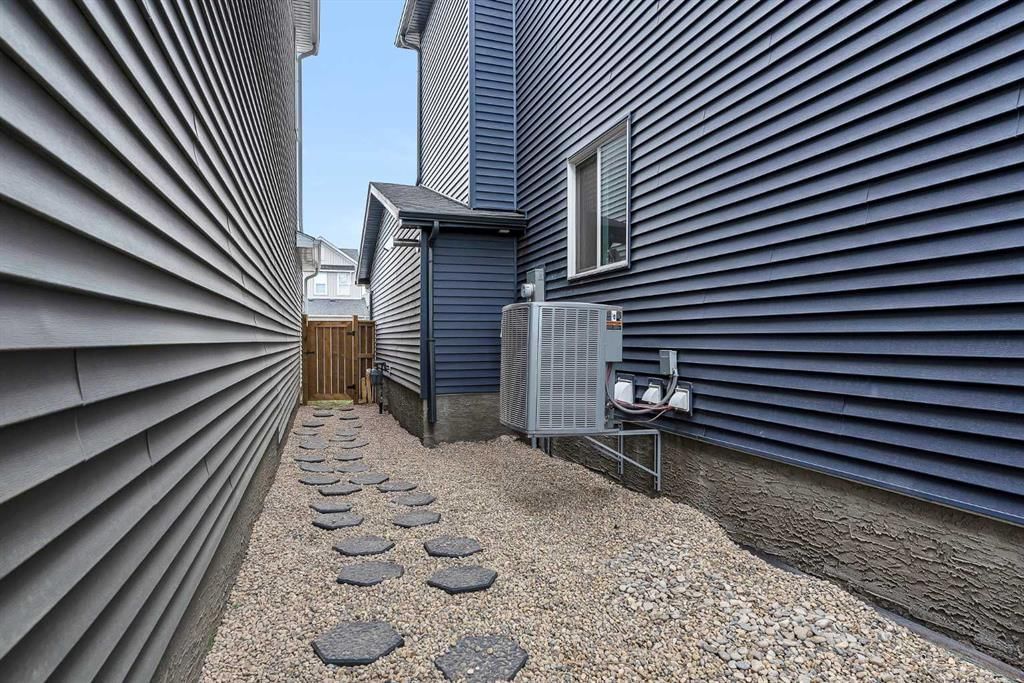 127 Creekstone Park SW, Calgary — photo 3 of 39