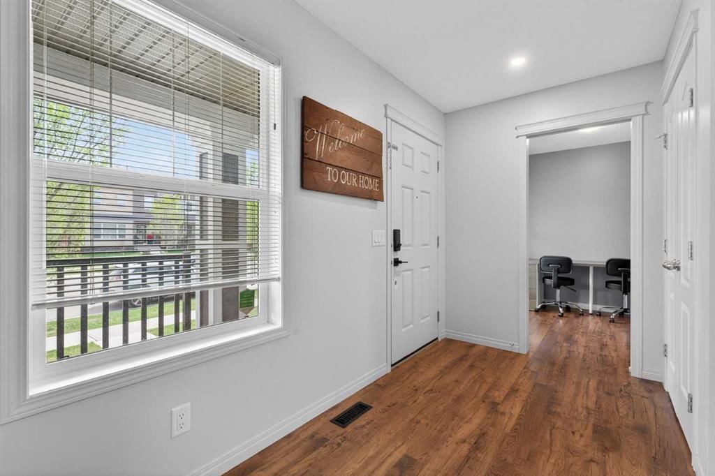183 Copperpond Street SE, Calgary — photo 3 of 31