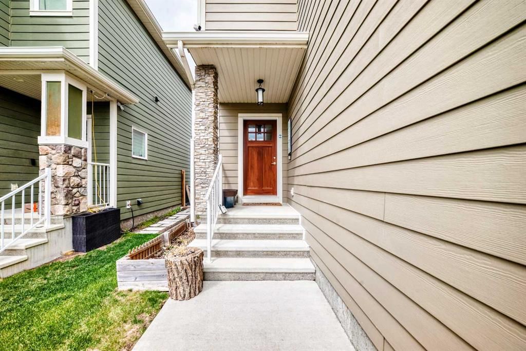 32 Westmore Place SW, Calgary — photo 3 of 42