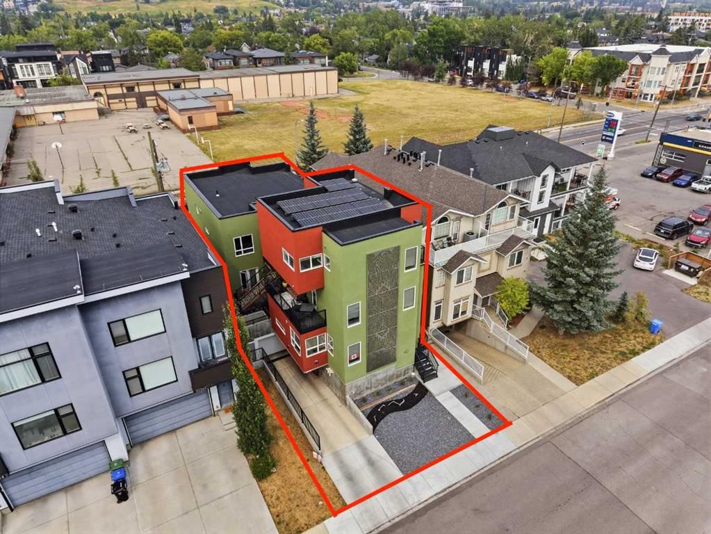 2226 Westmount Road NW, Calgary — main listing photo