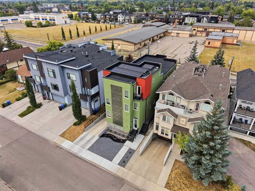 2226 Westmount Road NW, Calgary — photo 3 of 34