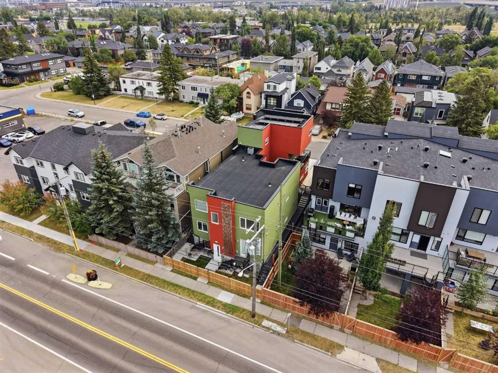 2226 Westmount Road NW, Calgary — photo 4 of 34