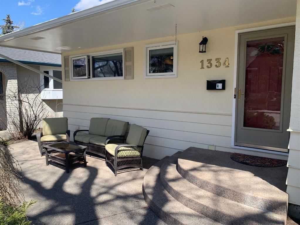 1334 Hamilton Street NW, Calgary — photo 2 of 44
