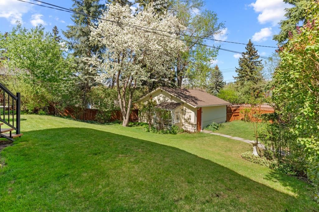 1334 Hamilton Street NW, Calgary — photo 3 of 44
