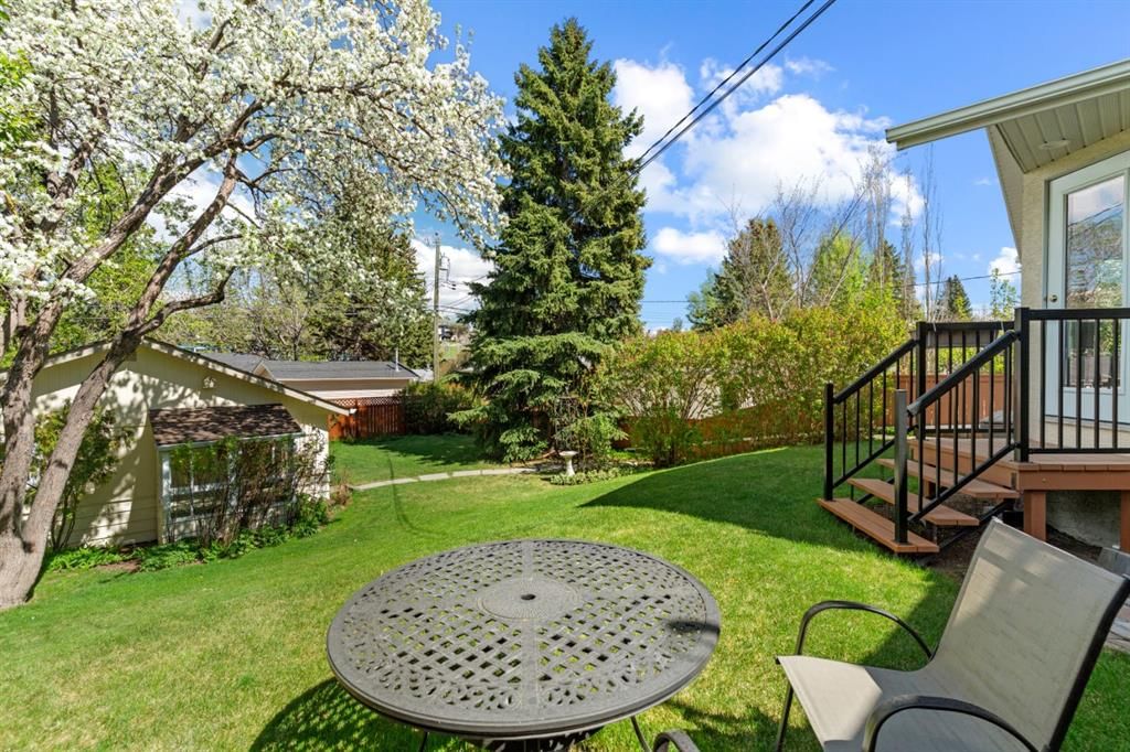 1334 Hamilton Street NW, Calgary — photo 4 of 44