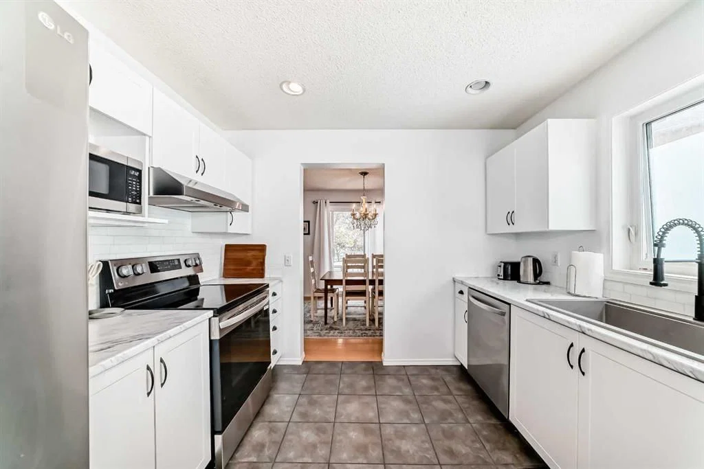 109, 388 Sandarac Drive NW, Calgary — photo 4 of 37