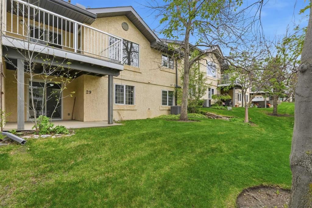 29 Edenwold Green NW, Calgary — photo 3 of 36