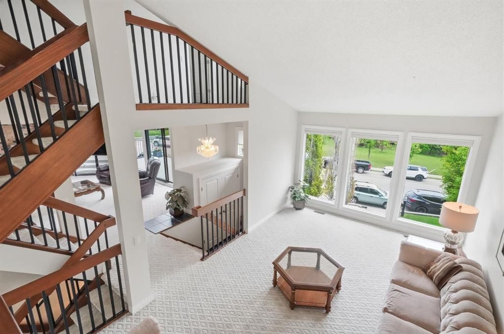 5807 Coach Hill Road SW, Calgary — photo 5 of 50