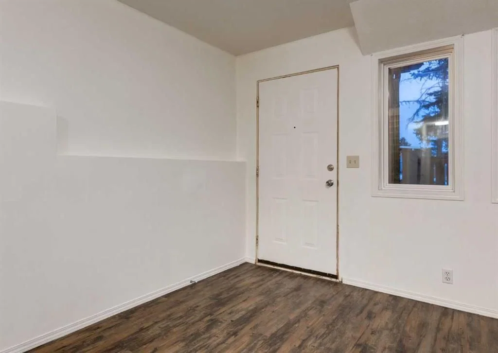 1135 37 Street SE, Calgary — photo 4 of 50