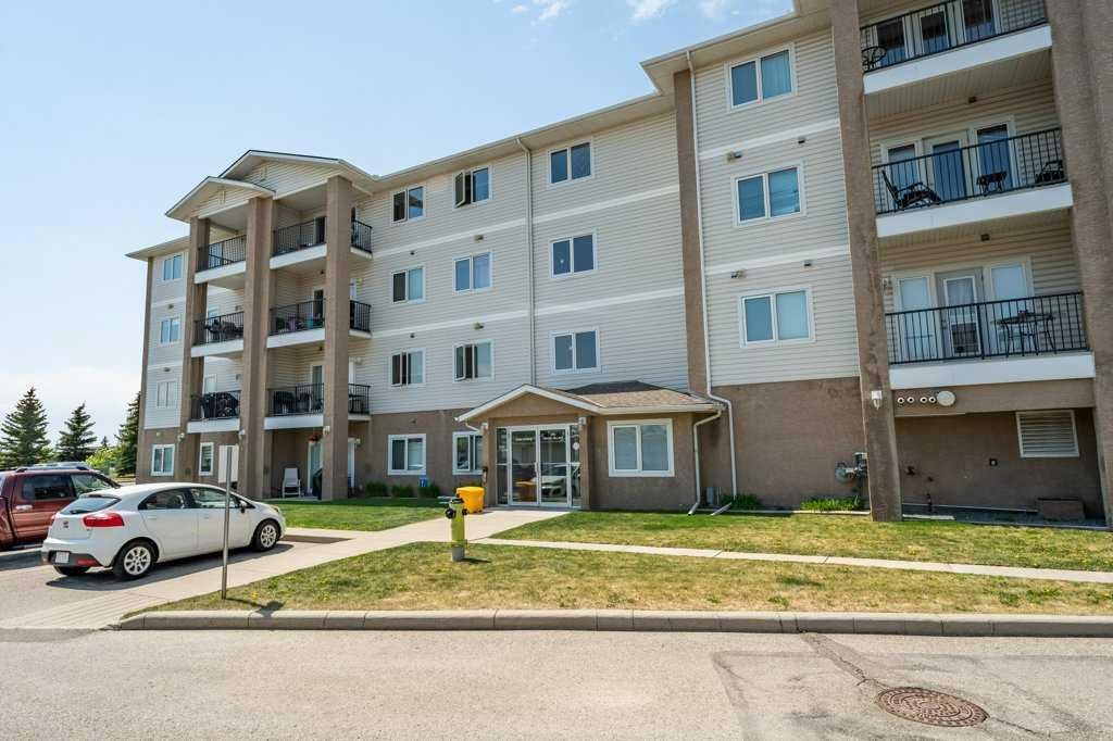 303, 300 Edwards Way NW, Airdrie — photo 2 of 24