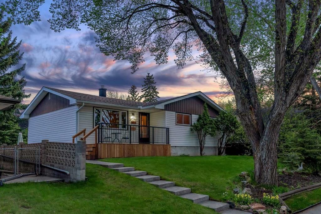 3027 Brentwood Boulevard NW, Calgary — photo 2 of 49