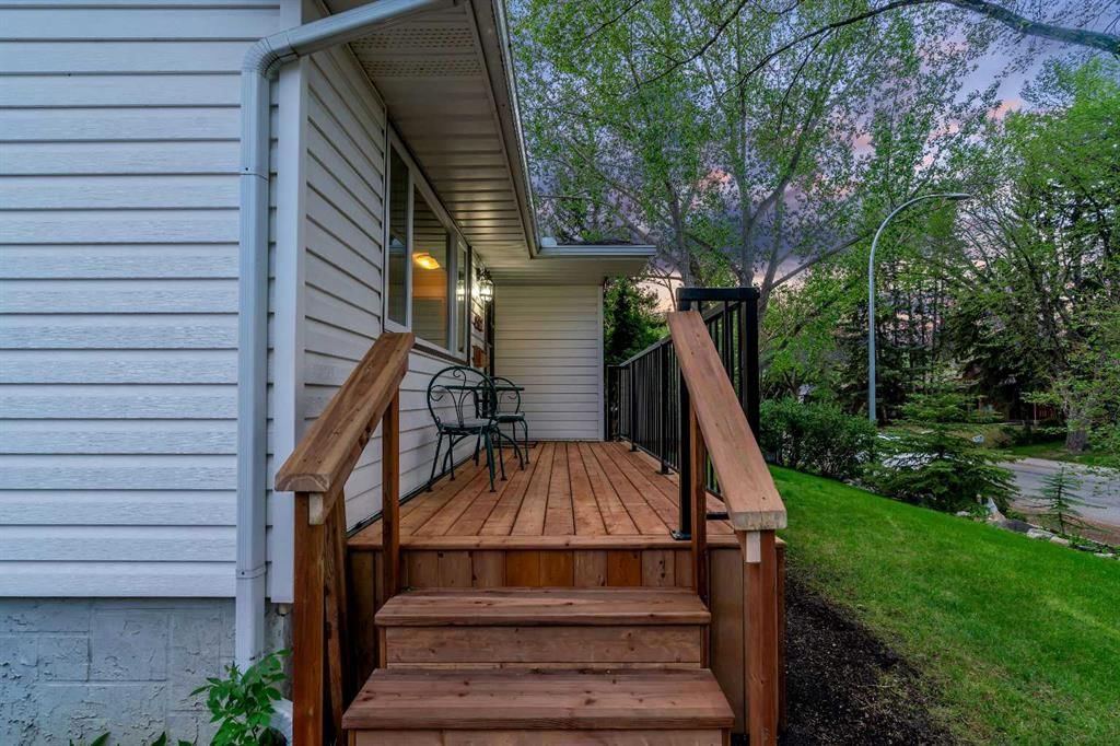 3027 Brentwood Boulevard NW, Calgary — photo 3 of 49