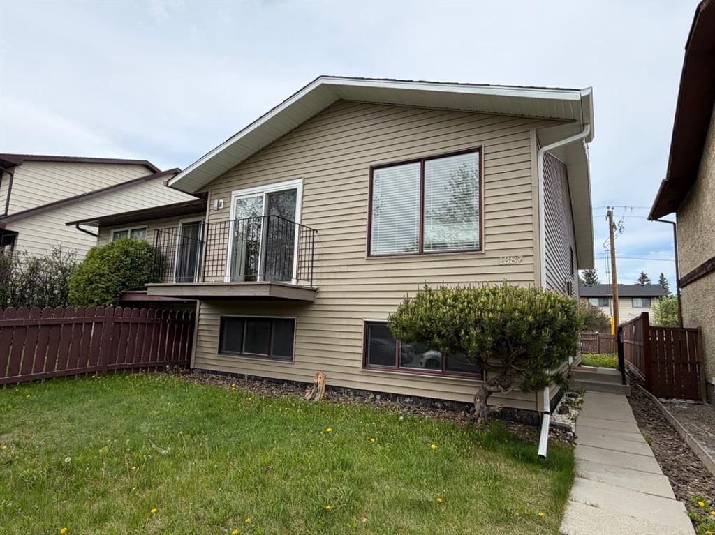 1387 Berkley Drive NW, Calgary — photo 2 of 35