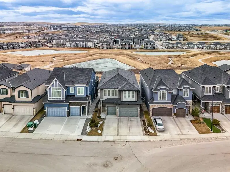 396 Evansborough Way NW, Calgary — photo 2 of 43