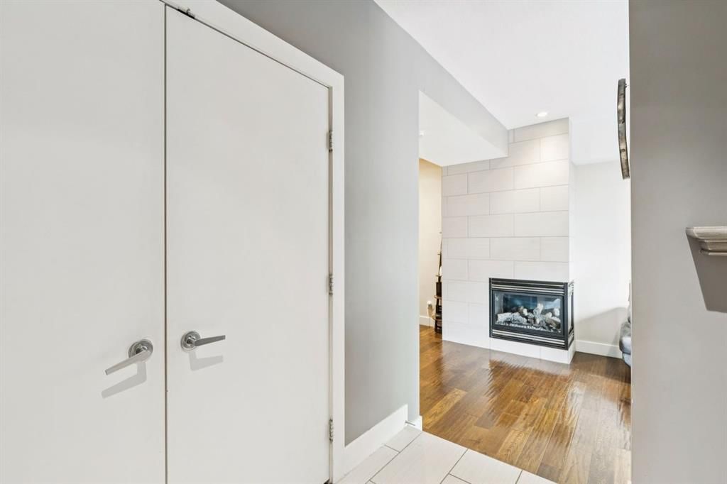 2, 1728 27 Avenue SW, Calgary — photo 3 of 38