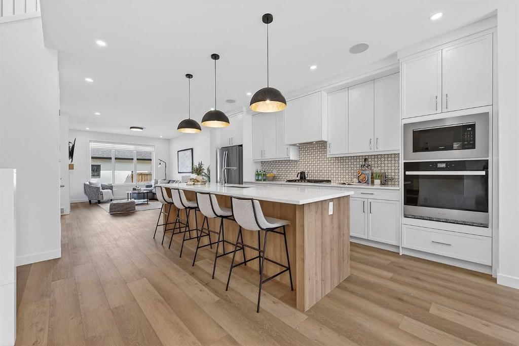 8124 47 Avenue NW, Calgary — photo 2 of 41