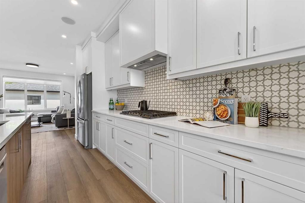 8124 47 Avenue NW, Calgary — photo 3 of 41