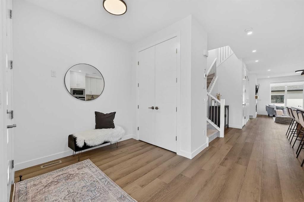 8124 47 Avenue NW, Calgary — photo 4 of 41