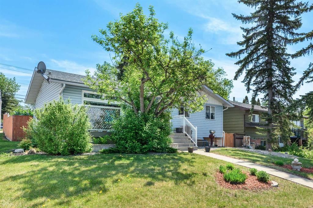 208 Van Horne Crescent NE, Calgary — photo 2 of 36