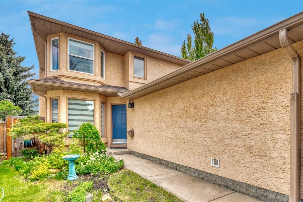 37 Shawbrooke Bay SW, Calgary — photo 3 of 46