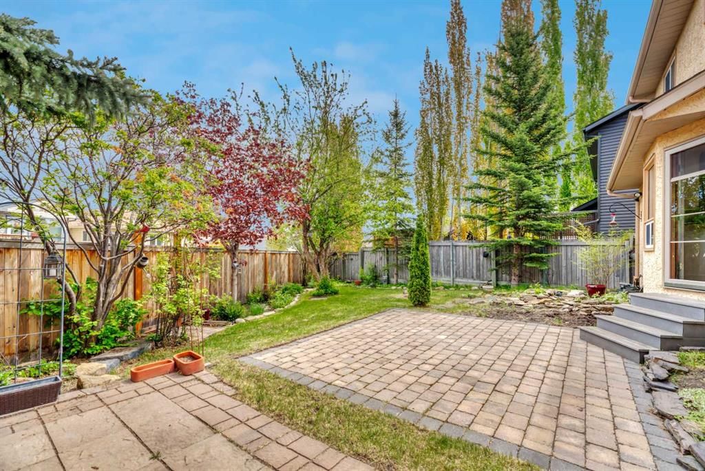37 Shawbrooke Bay SW, Calgary — photo 4 of 46