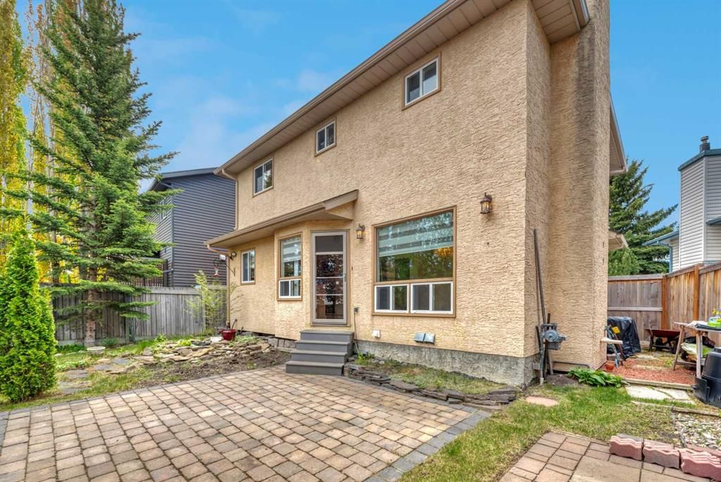37 Shawbrooke Bay SW, Calgary — photo 5 of 46