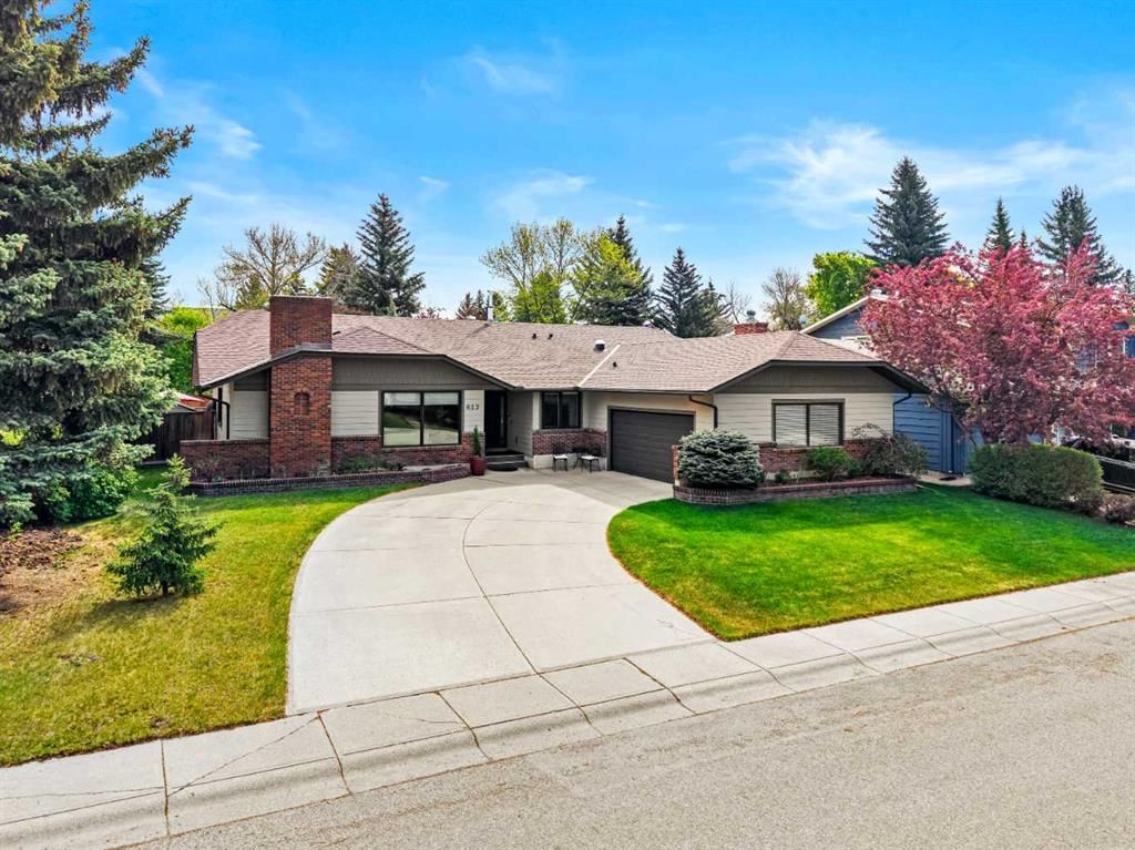 612 Lake Simcoe Close SE, Calgary — photo 2 of 50