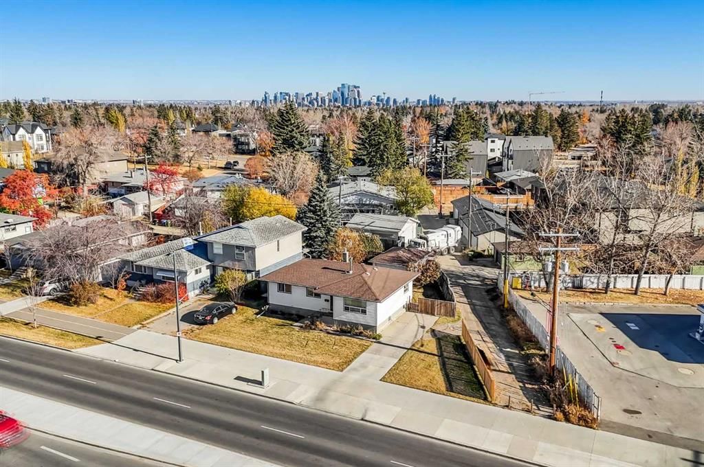 3452 37 Street SW, Calgary — photo 4 of 25