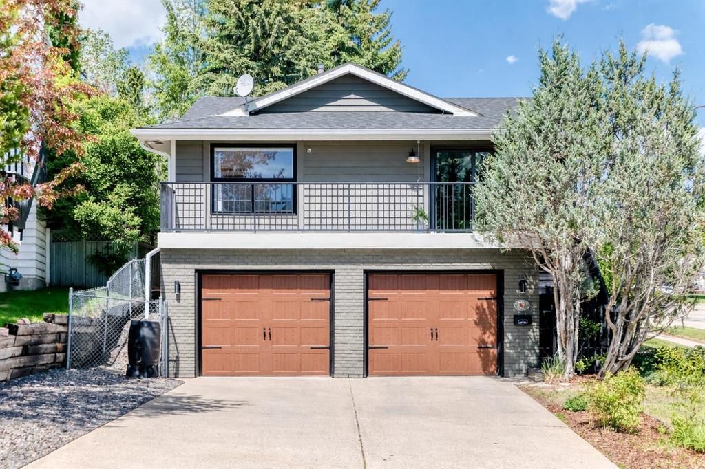 96 Coach Gate Way SW, Calgary — main listing photo