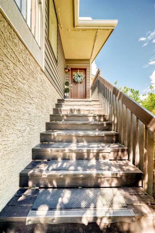 96 Coach Gate Way SW, Calgary — photo 2 of 46