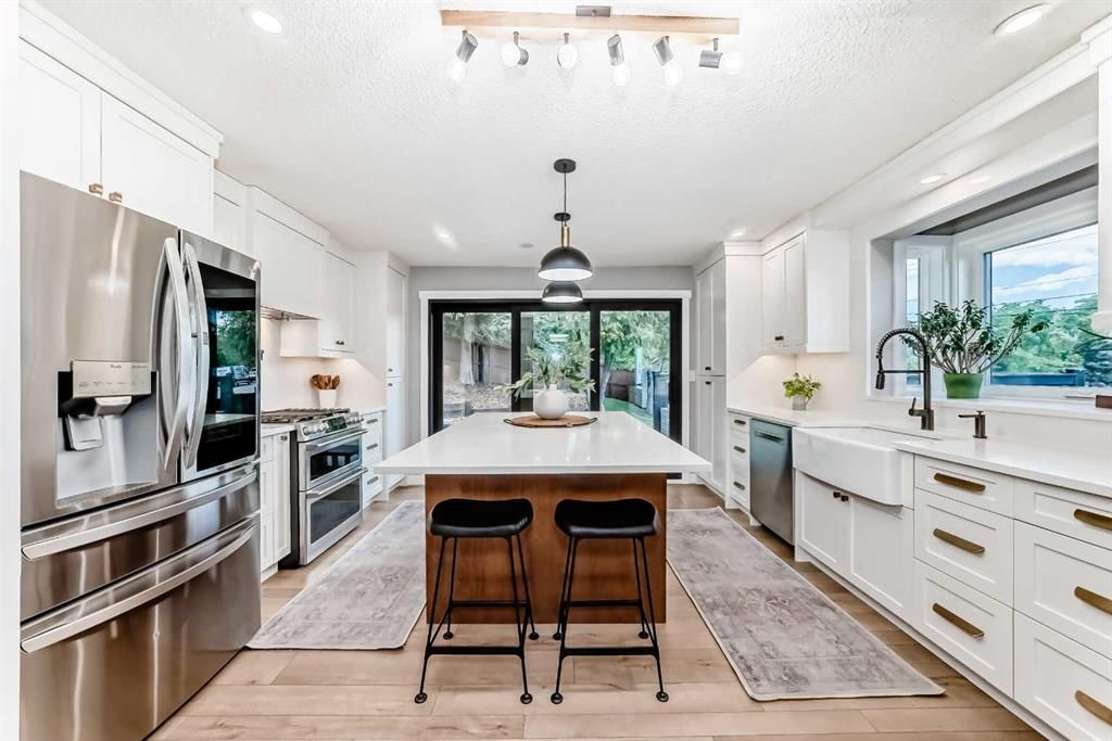 96 Coach Gate Way SW, Calgary — photo 4 of 46