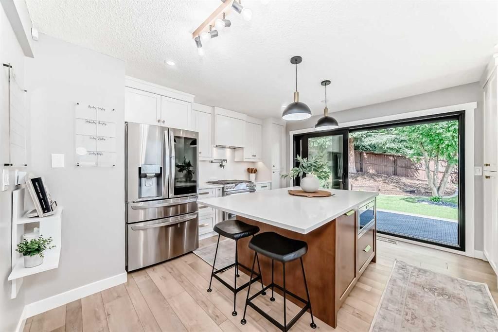 96 Coach Gate Way SW, Calgary — photo 5 of 46