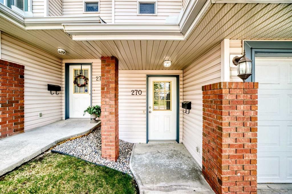 270 Rocky Ridge Court NW, Calgary — photo 2 of 33