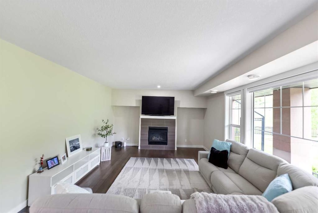 165 Cranbrook Villas SE, Calgary — photo 5 of 37