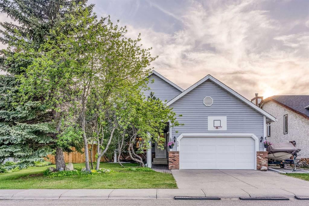 39 Woodmont Way SW, Calgary — main listing photo