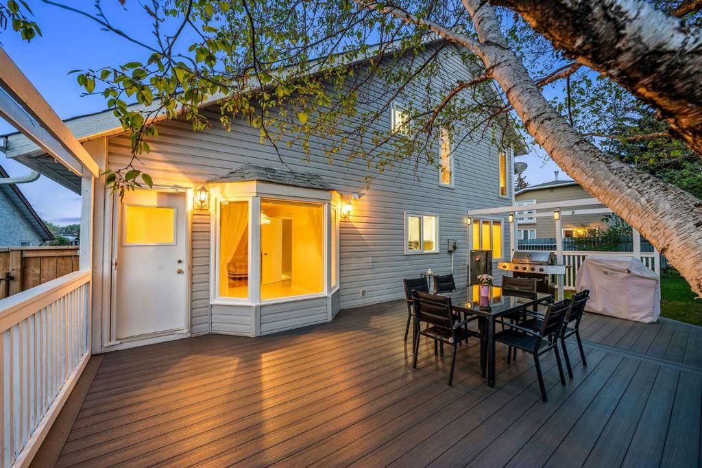 39 Woodmont Way SW, Calgary — photo 2 of 50