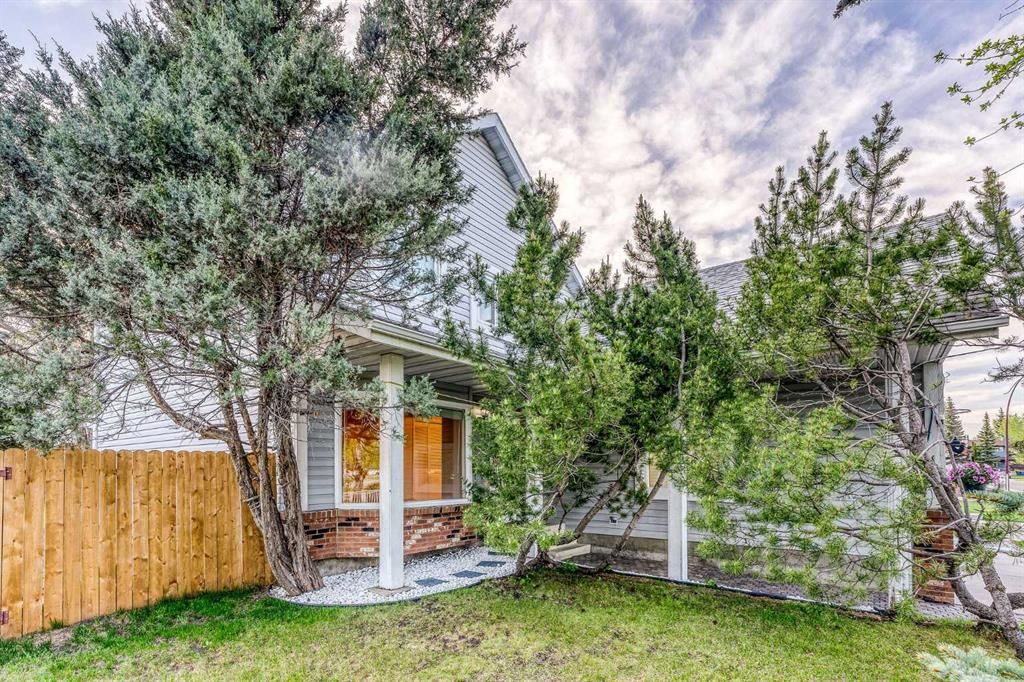 39 Woodmont Way SW, Calgary — photo 4 of 50