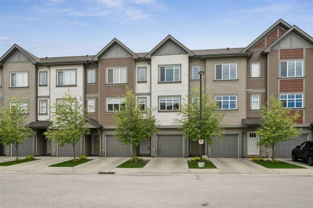 120 Copperstone Villas SE, Calgary — photo 2 of 27