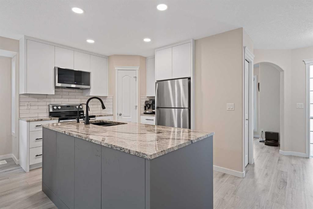 148 Cramond Crescent SE, Calgary — photo 4 of 42