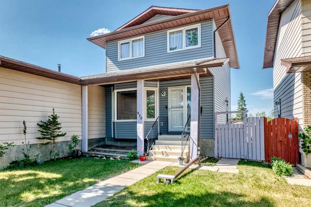 970 Berkley Drive NW, Calgary — main listing photo