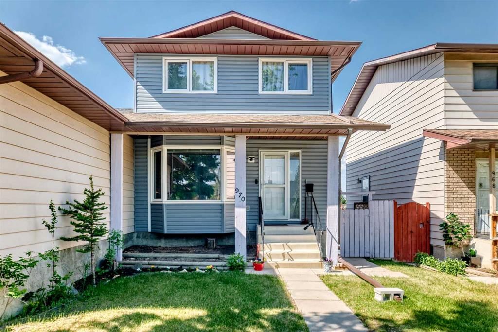 970 Berkley Drive NW, Calgary — photo 2 of 48