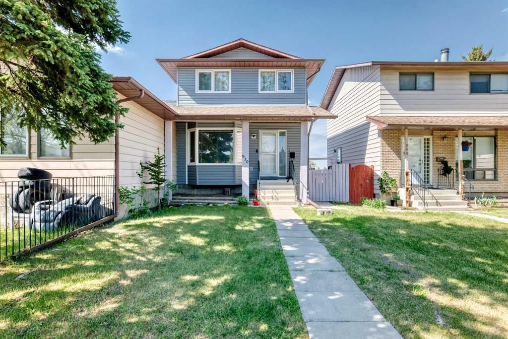 970 Berkley Drive NW, Calgary — photo 3 of 48