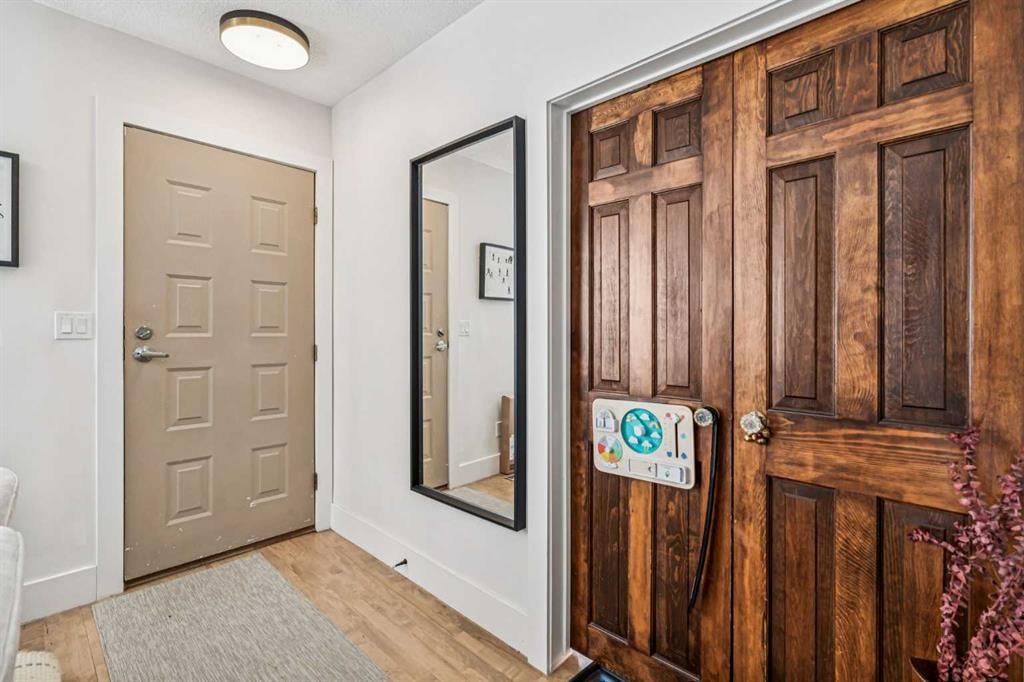 614 21 Avenue NE, Calgary — photo 3 of 27