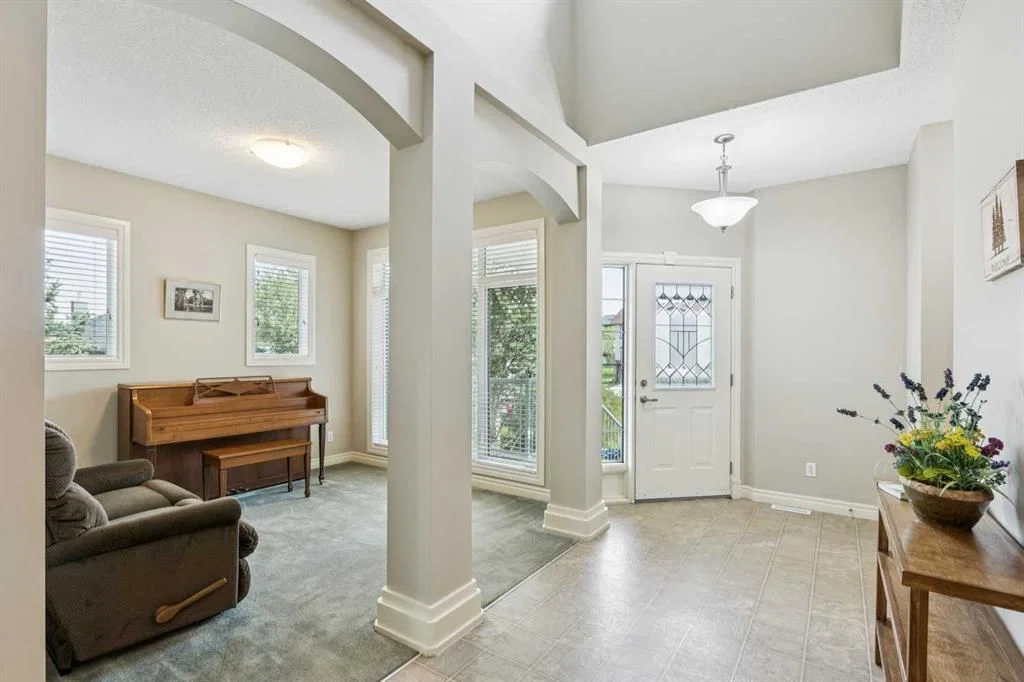 94 Panatella Close NW, Calgary — photo 2 of 38